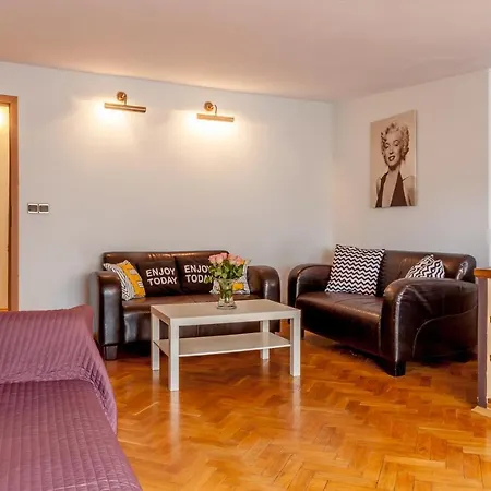 شقة Klimatyczne Mieszkanie 3-pok. 200m Od Dworca Glownego Pkp *