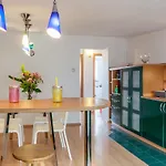 Klimatyczne Mieszkanie 3-pok. 200m Od Dworca Glownego Pkp